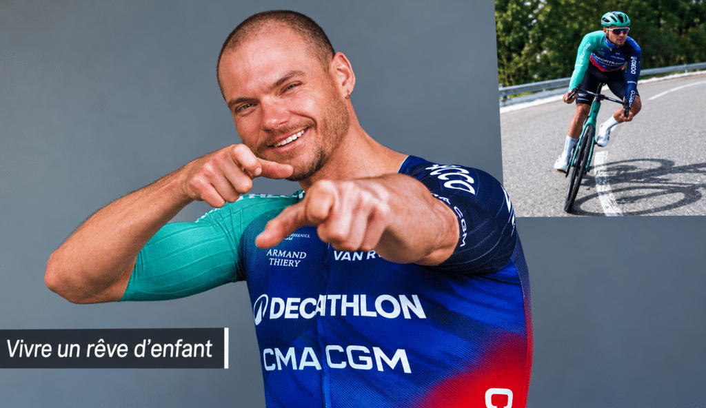 Cycliste en pleine realisation dun reve